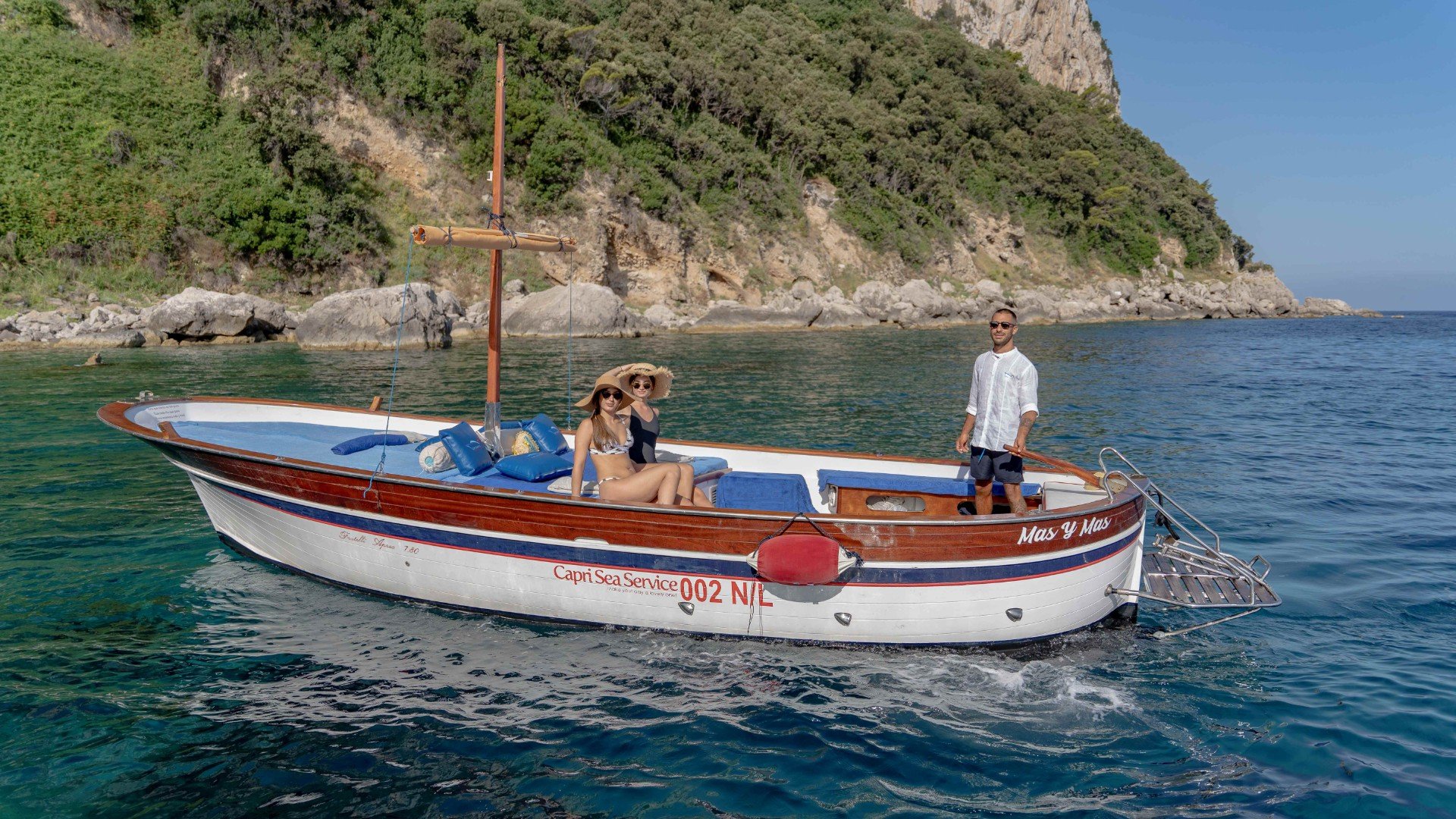 Tour of island of Capri 2h Tour - Navigation equipment - Capri